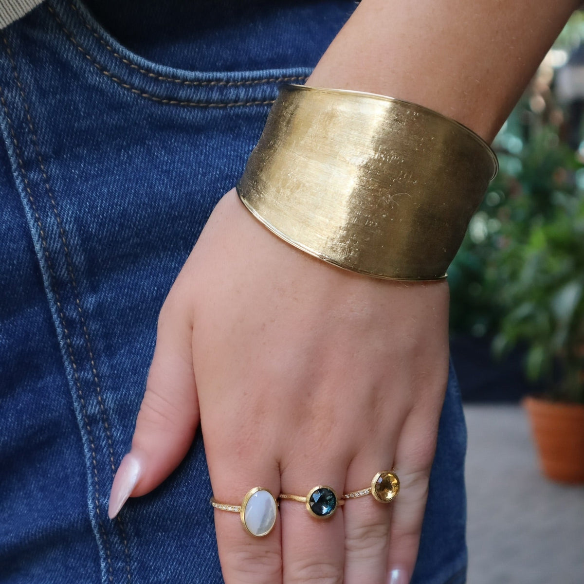 18kt Yellow Gold Lunaria Collection Medium Bangle Bracelet - Alternate View 2