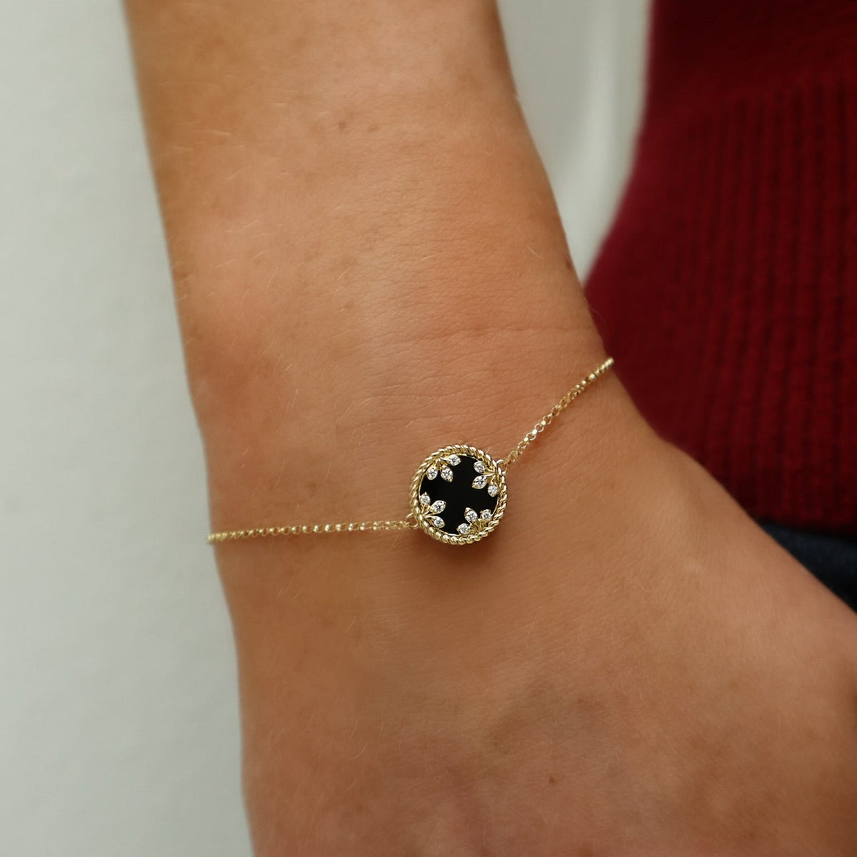18kt Yellow Gold Mother Of Pearl Black Jade Medallion Bracelet - Alternate View 4