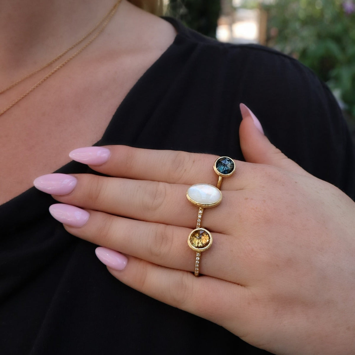 18K Yellow Gold Mother of Pearl Diamond Accent Siviglia Collection Ring - Alternate View 1