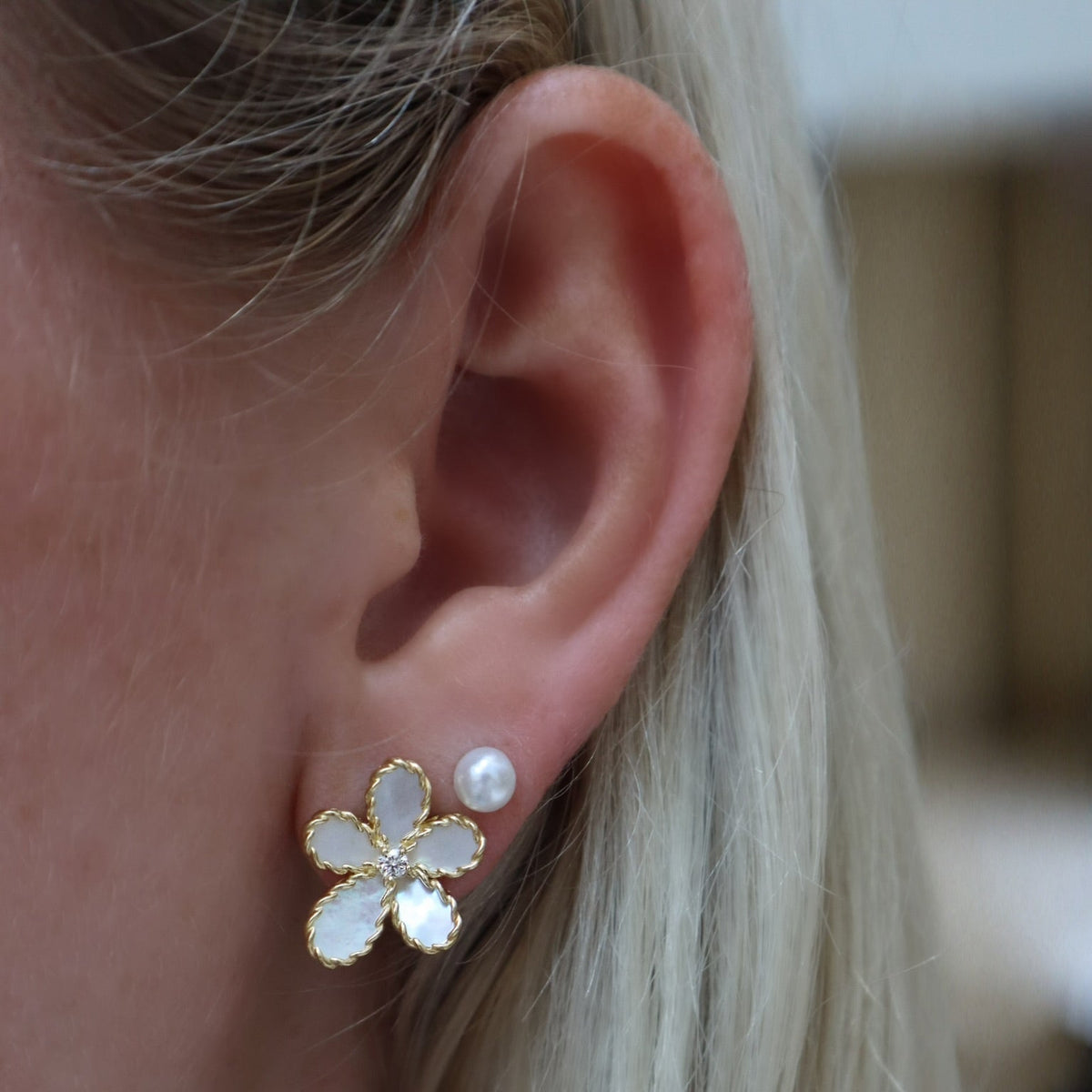 18k Yellow Gold Jasmine Diamond & Mother Of Pearl Flower Stud Earrings - Alternate View 1
