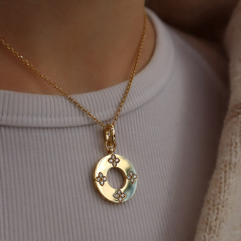18kt Yellow Gold Diamond Love in Verona Flower Circle Pendant Necklace Necklaces Roberto Coin