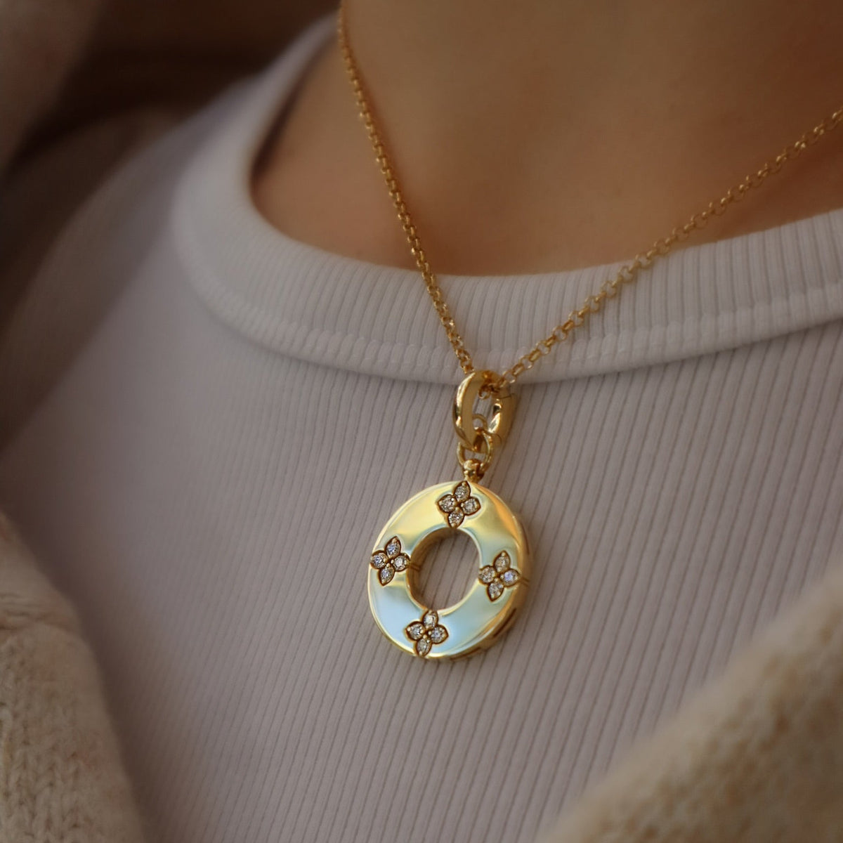 18kt Yellow Gold Diamond Love in Verona Flower Circle Pendant Necklace - Alternate View 2